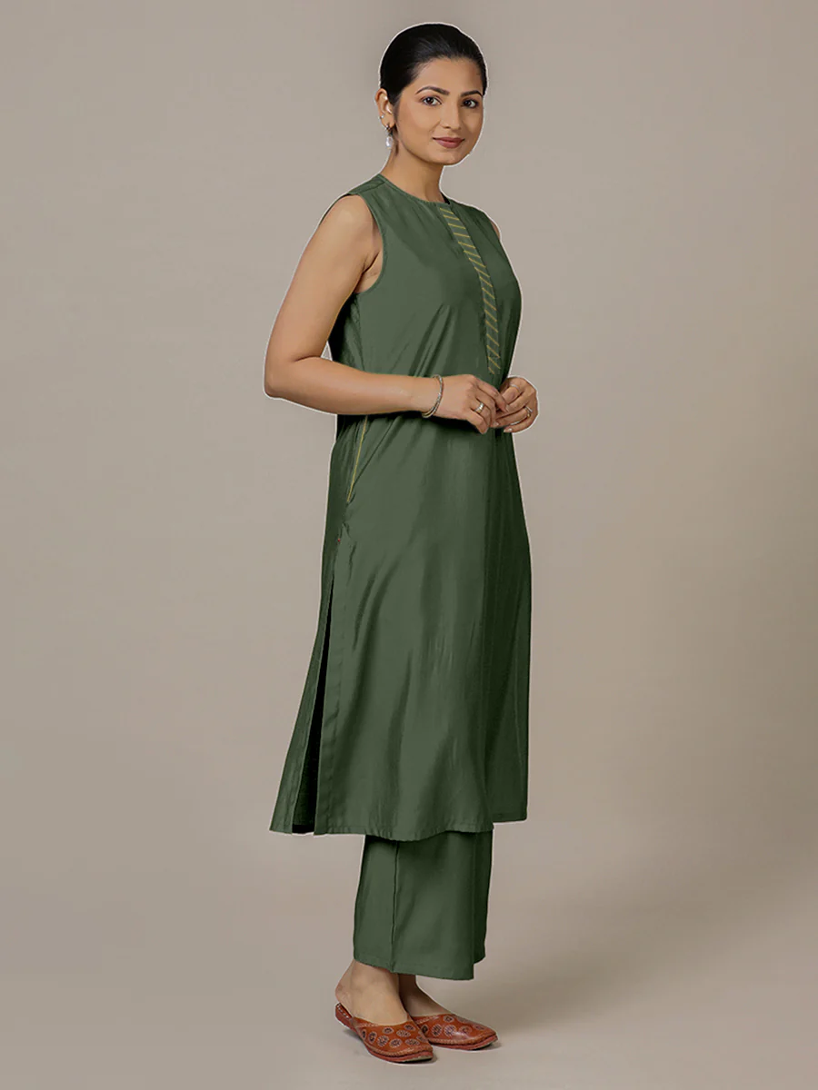 Adah x Rozaana | A Line Kurta in Pine Green with Thread Work | Coords or Only Kurta - Image 9