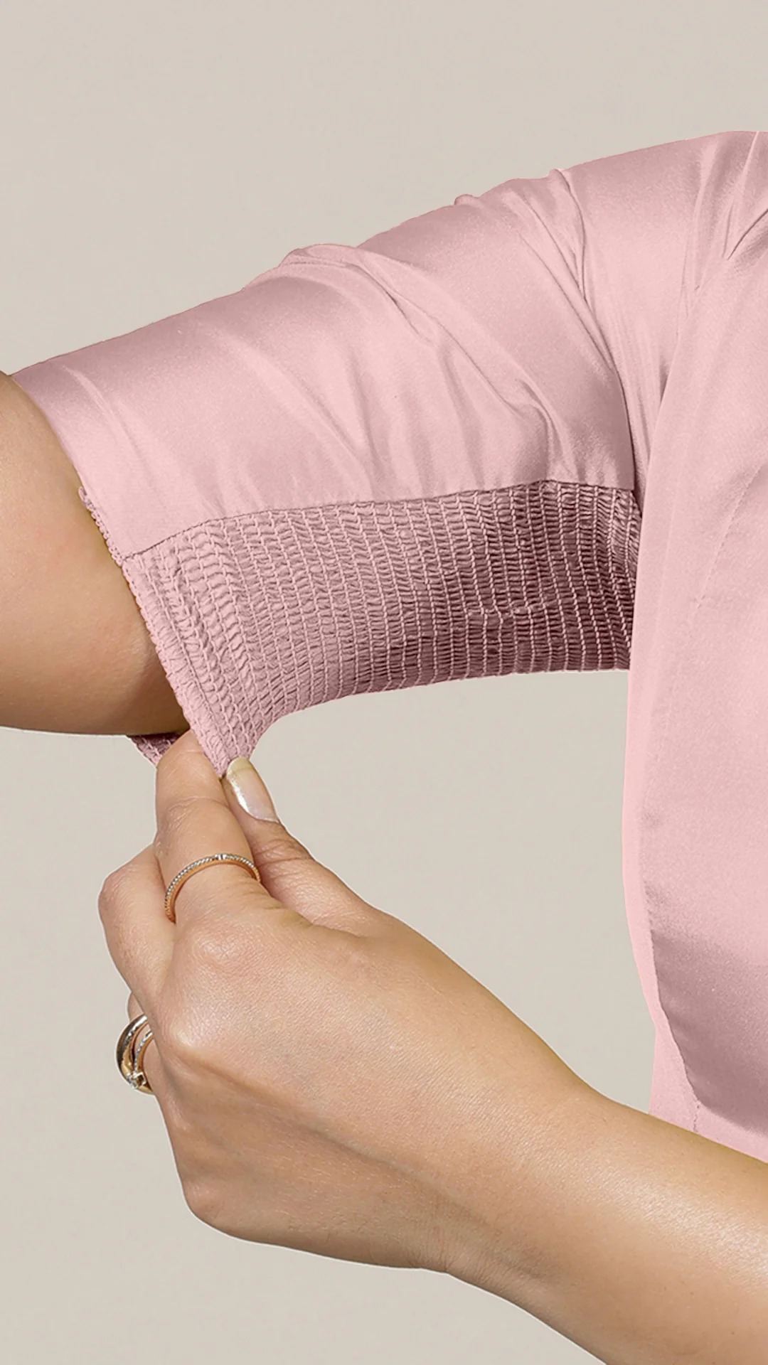 Begum x Rozaana | Elbow Sleeves Baby Pink FlexiFit™ Saree Blouse with V-Neck - Image 4
