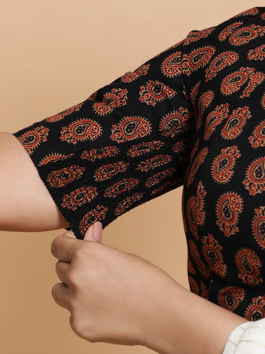 Mishti x Rozaana | Saree Blouse in Black Mango Block Print Fabric - Image 3