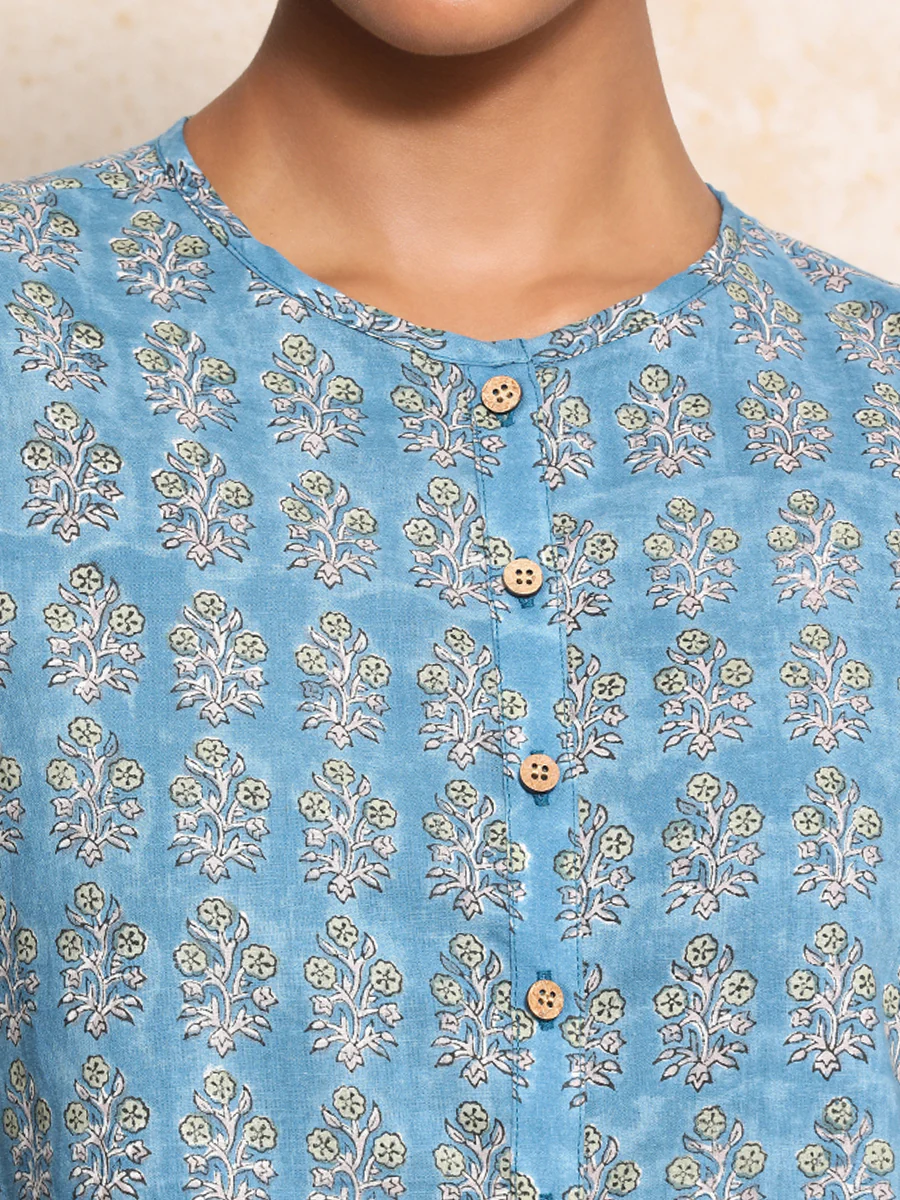 Unnati x Rozaana | Elbow Sleeves Saree Blouse in Blue Garden Block Print Cotton - Image 3