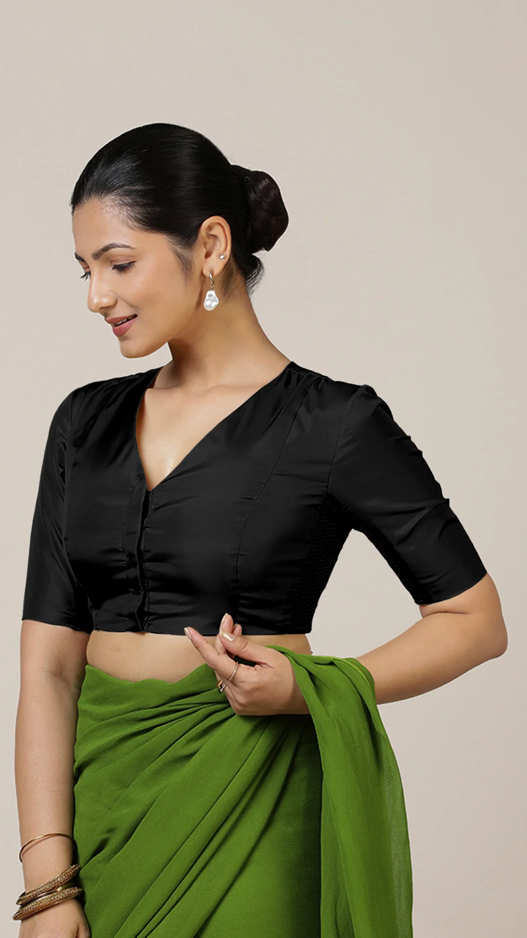 Begum x Rozaana | Elbow Sleeves Saree Blouse in Charcoal Black - Image 7