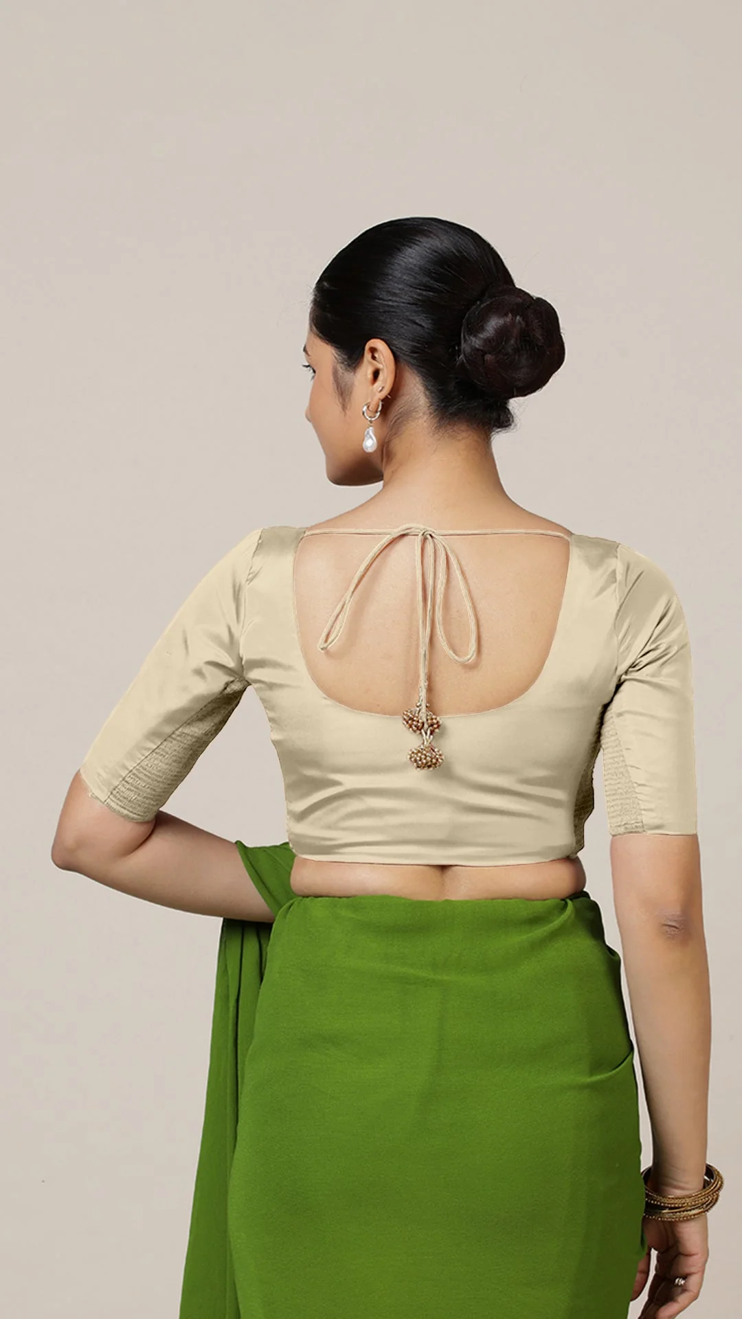 Anisha x Rozaana | Elbow Sleeves Saree Blouse in Cream - Image 2