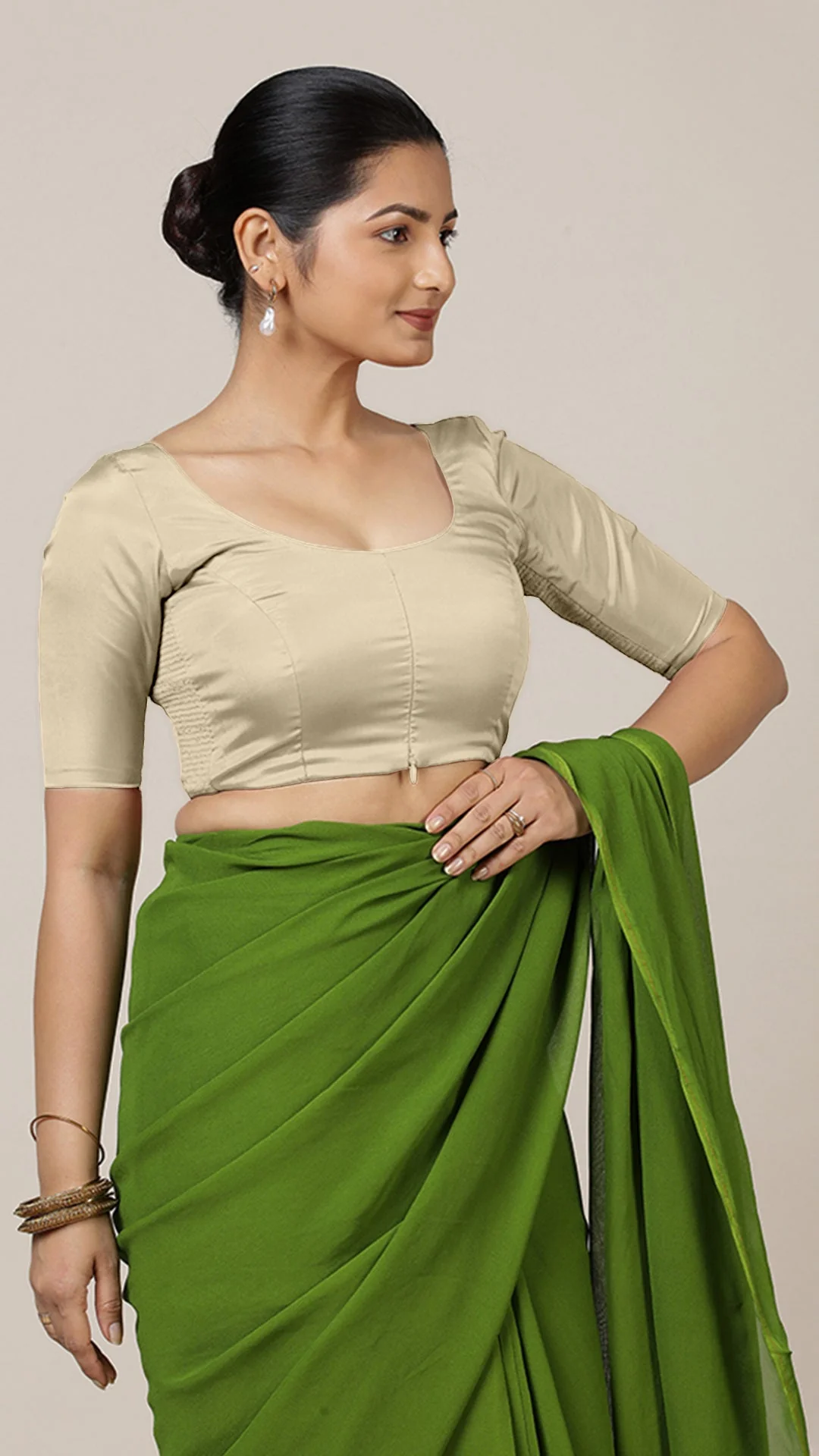 Anisha x Rozaana | Elbow Sleeves Saree Blouse in Cream - Image 9
