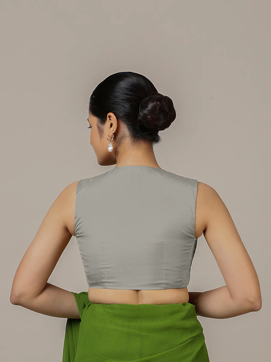 Veena x Rozaana | Sleeveless Saree Blouse in Grey - Image 2
