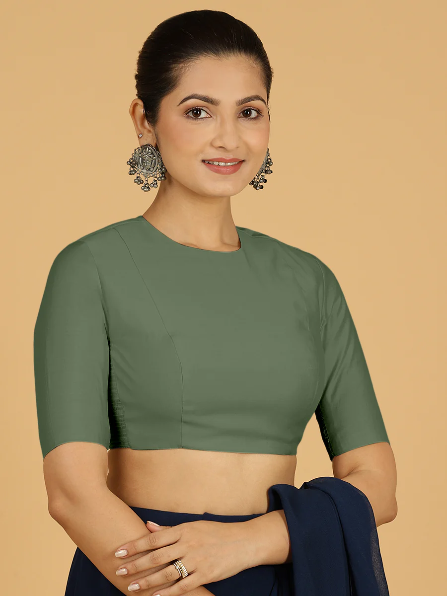 Amisha x Rozaana | Elbow Sleeves Saree Blouse in Hunter Green - Image 5