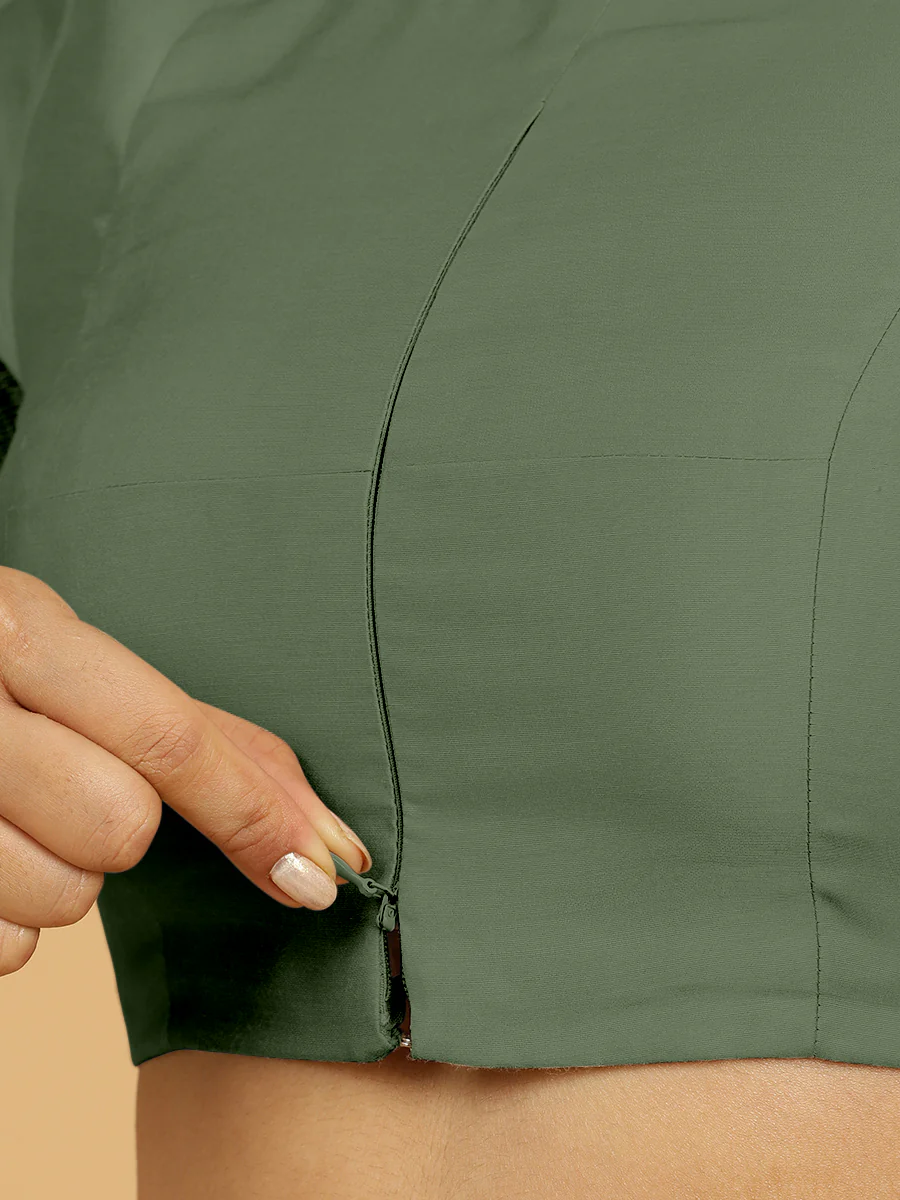 Farida x Rozaana | Regular Sleeves Saree Blouse in Hunter Green - Image 5