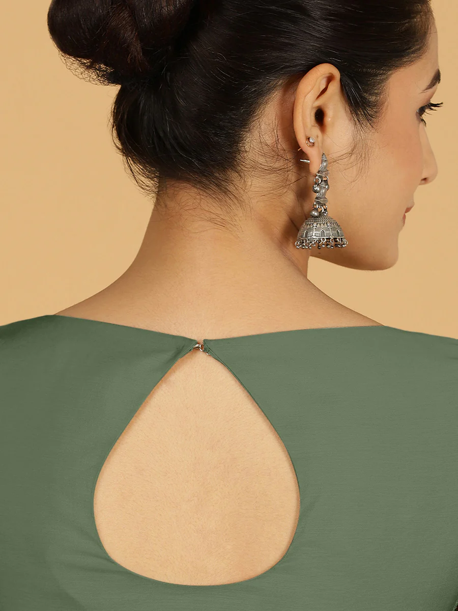 Sushma x Rozaana | Regular Sleeves Saree Blouse in Hunter Green - Image 2