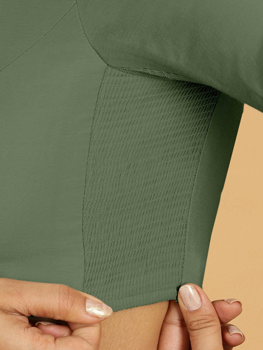 Sushma x Rozaana | Regular Sleeves Saree Blouse in Hunter Green - Image 3