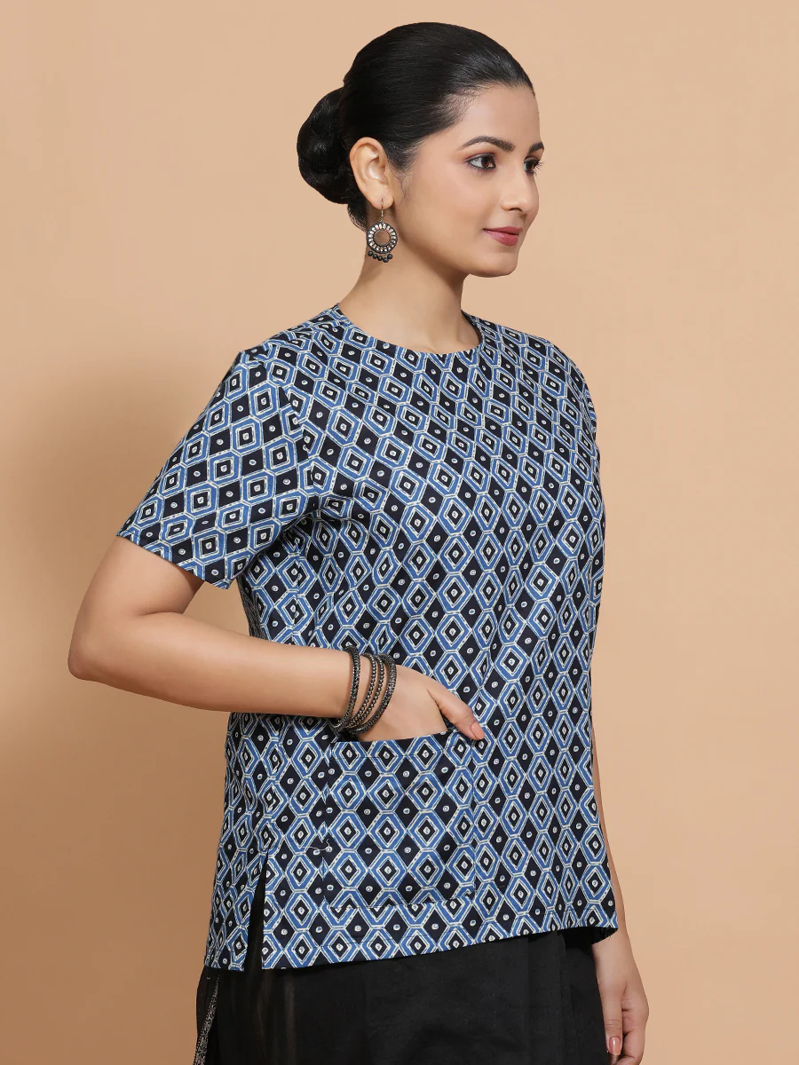 Pooja x Rozaana | Short Sleeves Cotton Saree Blouse in Indigo Blue Geometric Block Print Fabric - Image 9
