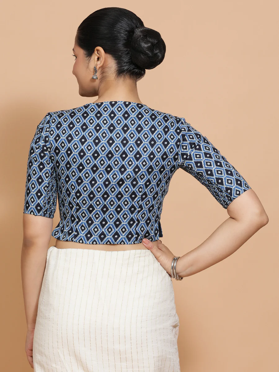 Saachi x Rozaana | Elbow Sleeves Cotton Saree Blouse in Indigo Blue Geometric Block Print Fabric - Image 2