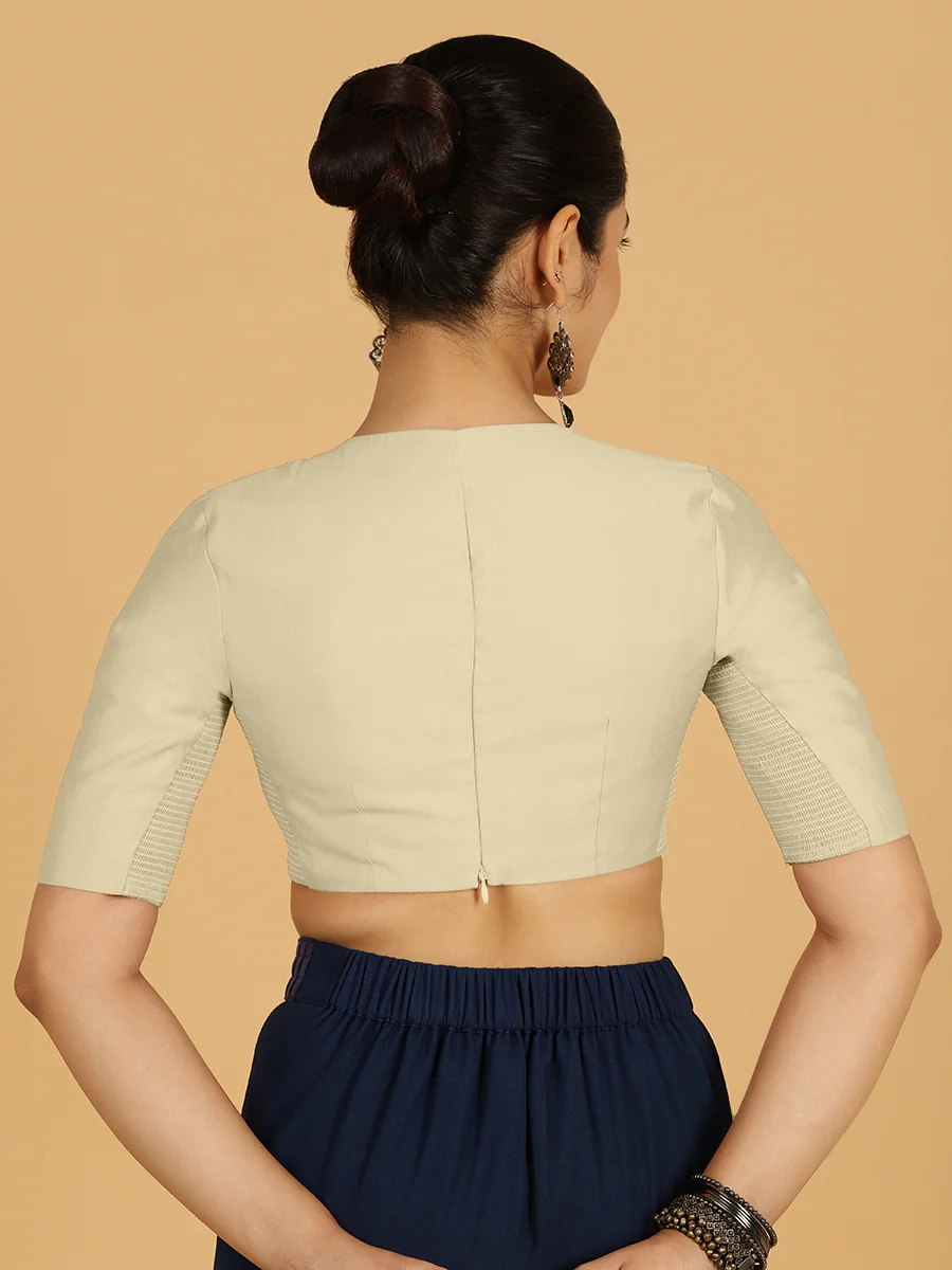 Karishma x Rozaana | Elbow Sleeves Saree Blouse in Ivory - Image 2