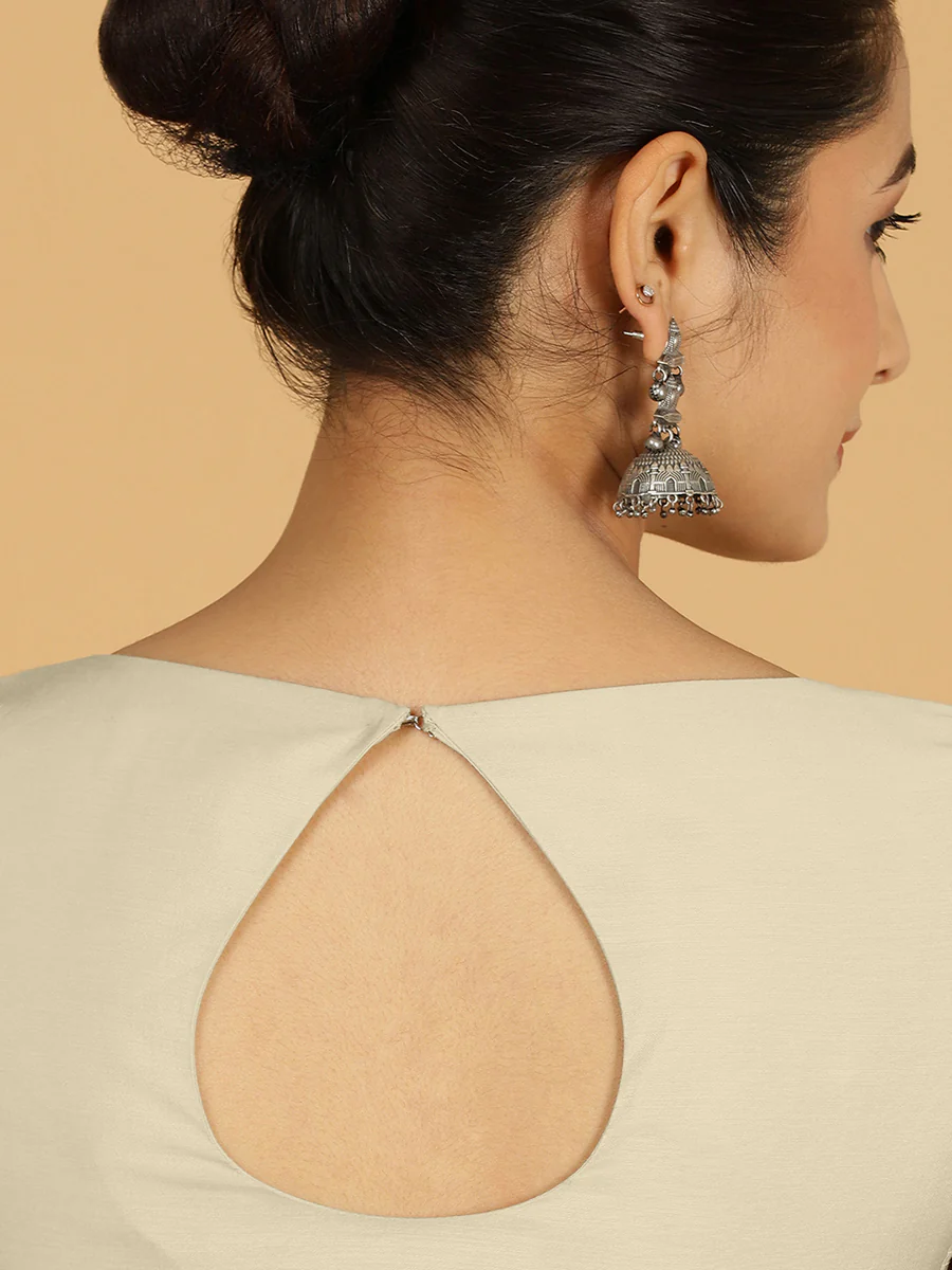Sushma x Rozaana | Regular Sleeves Saree Blouse in Ivory - Image 2