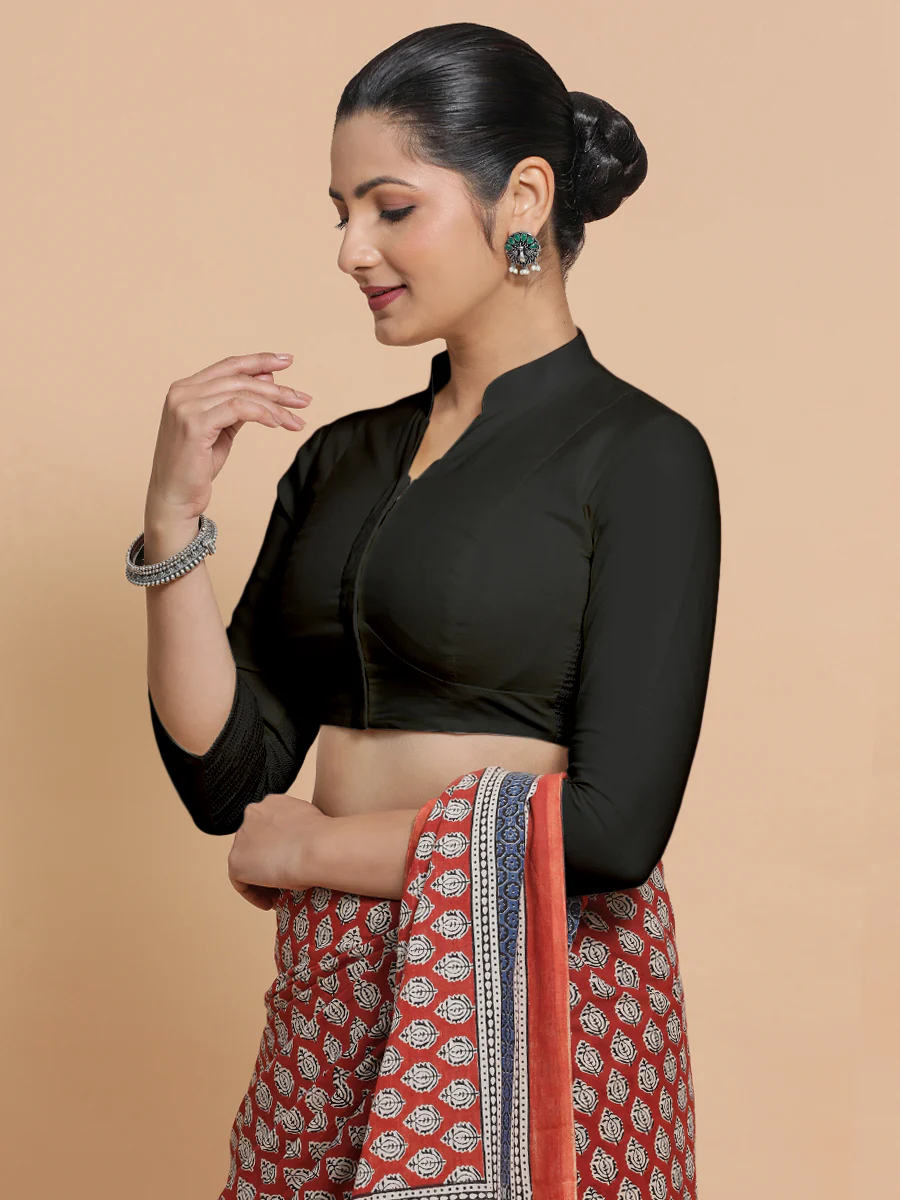 Tripti x Rozaana | Jewel Neck Saree Blouse in Ebony Black Linen - Image 11