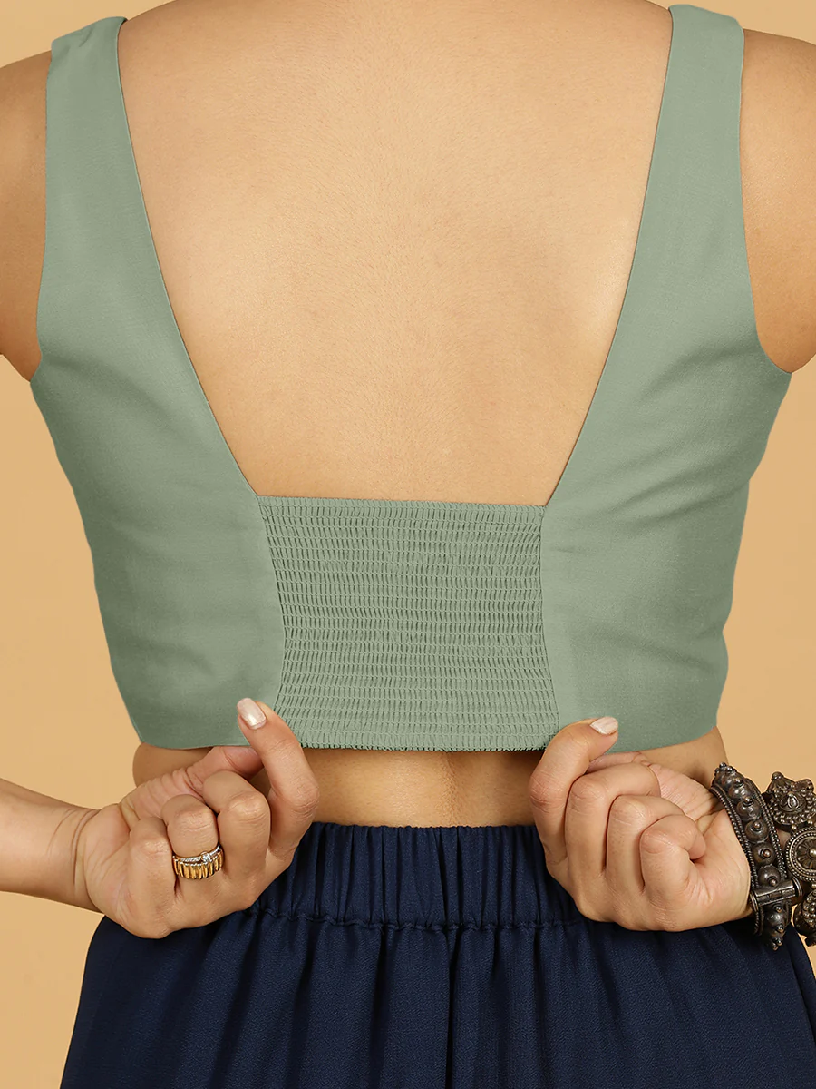 Kasturi x Rozaana | Sleeveless Saree Blouse in Mint Green - Image 4