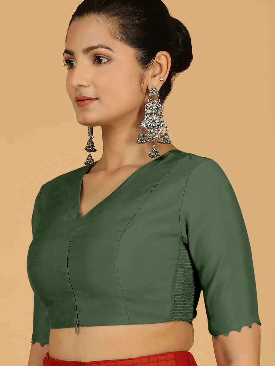 Divya x Rozaana | Elbow Sleeves Saree Blouse in Pine Green - Image 5