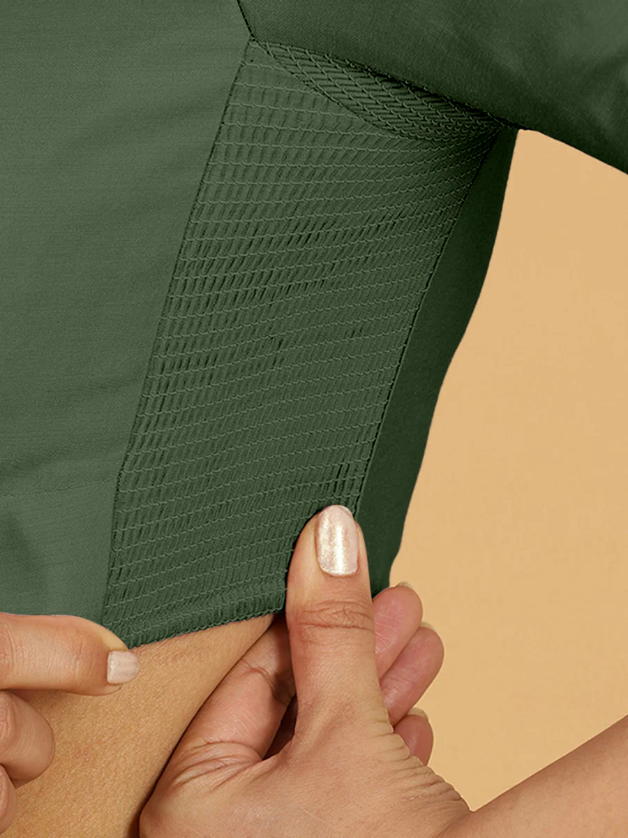 Maya x Rozaana | Three Quarter Sleeves Saree Blouse in Pine Green - Image 3