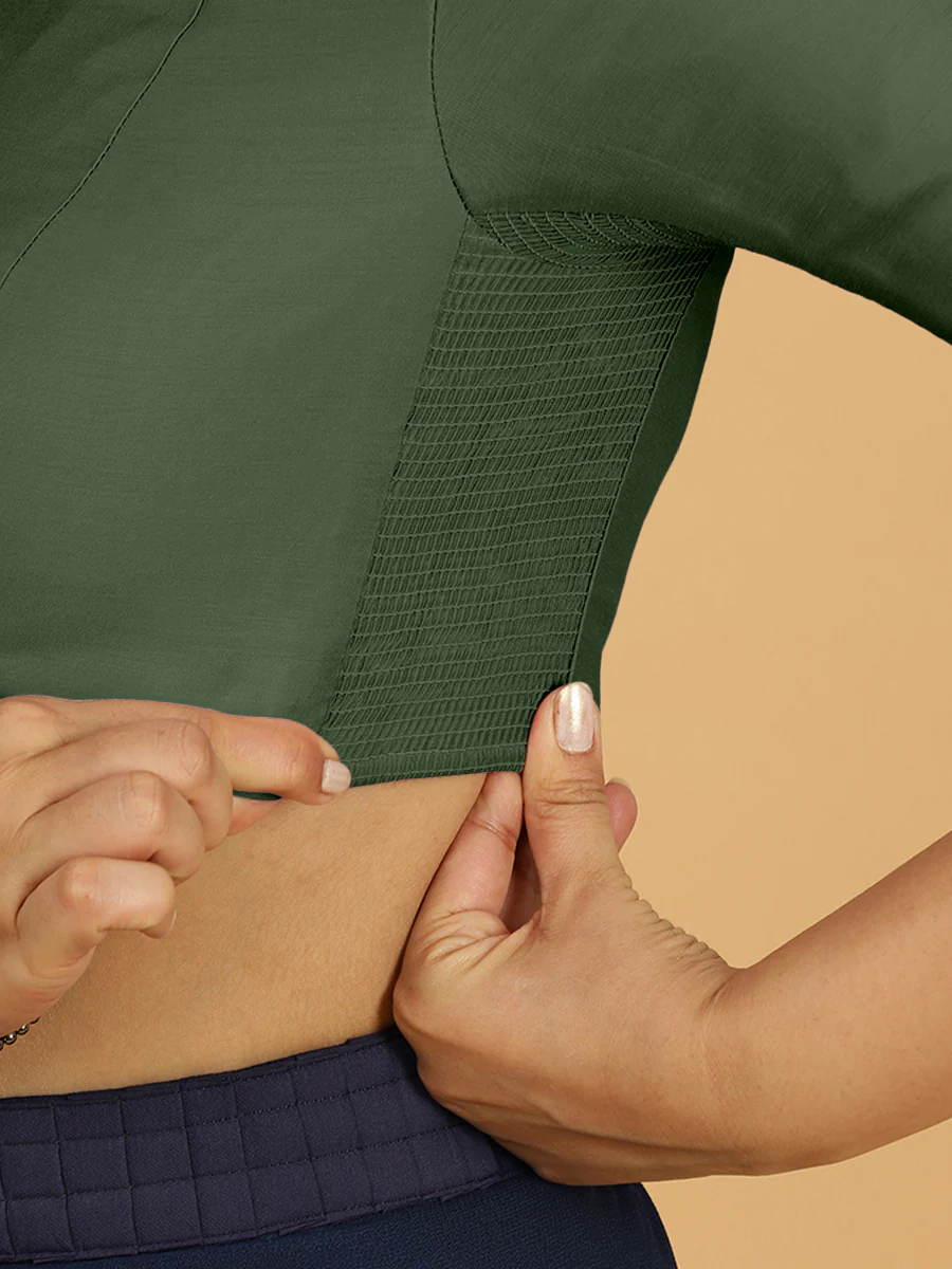 Simar x Rozaana | Saree Blouse in Pine Green - Image 3