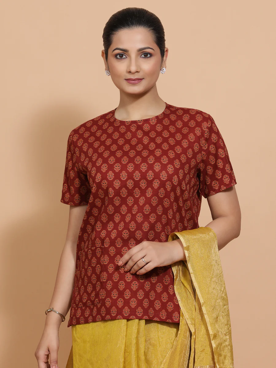 Brinda x Rozaana | Short Sleeves Cotton Saree Blouse in Red Peacock Block Print Fabric - Image 5