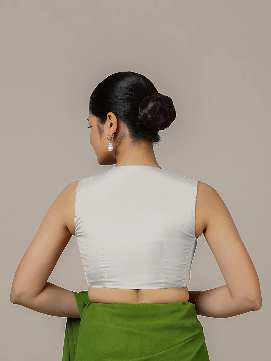Veena x Rozaana | Sleeveless Saree Blouse in Silver - Image 2