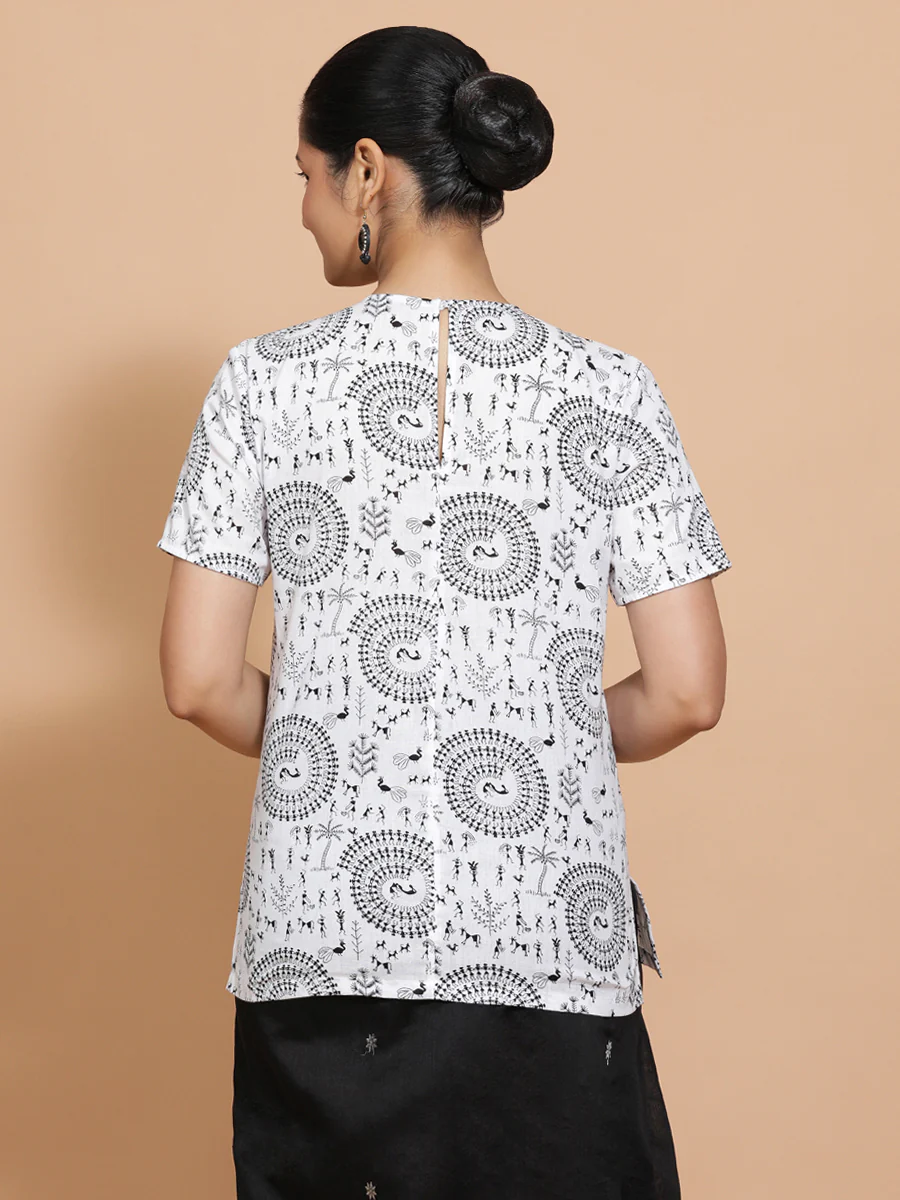 Tithi x Rozaana | Short Sleeves Cotton Saree Blouse in White Warli Print Fabric - Image 2