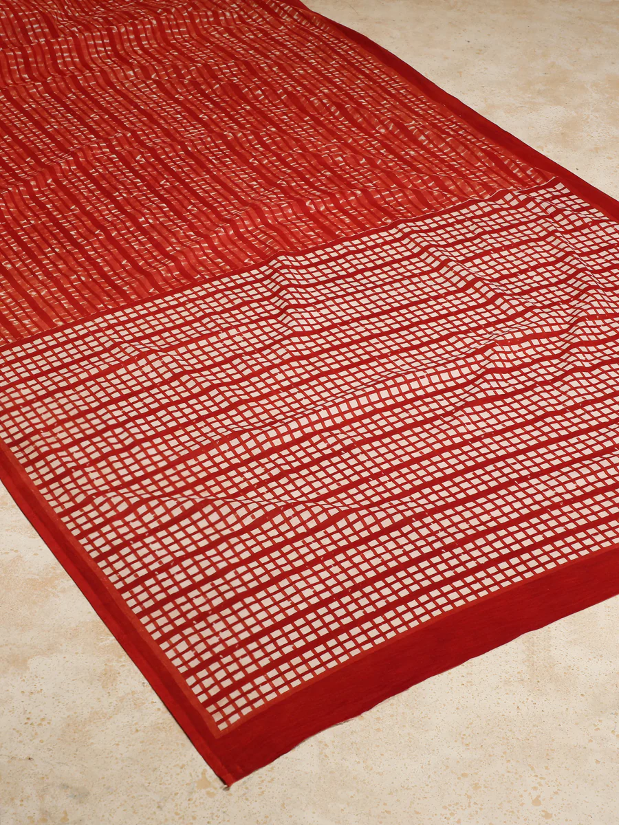 Chili Red Handblock Printed Grid Motif Mulmul Saree - Image 2