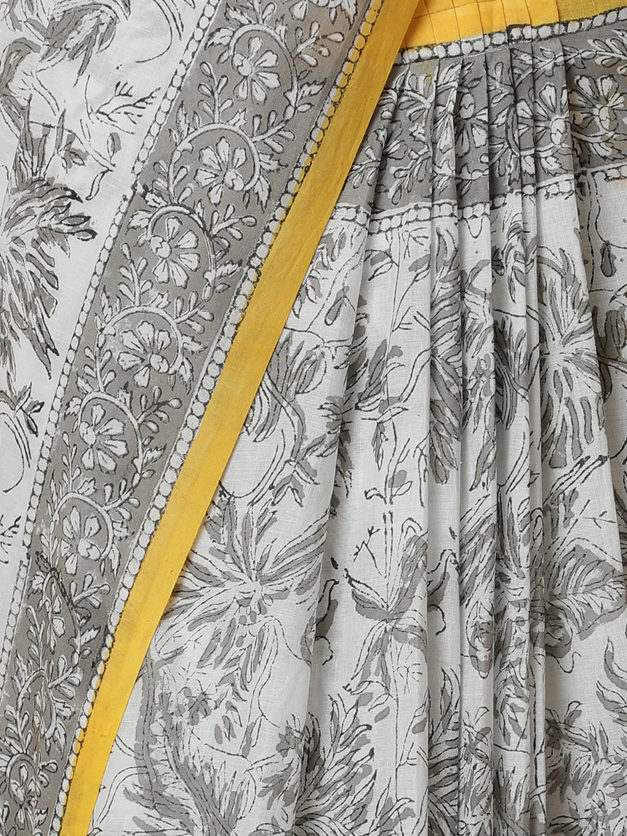 Hand Block Printed Off-White Cotton Mulmul saree - Image 3
