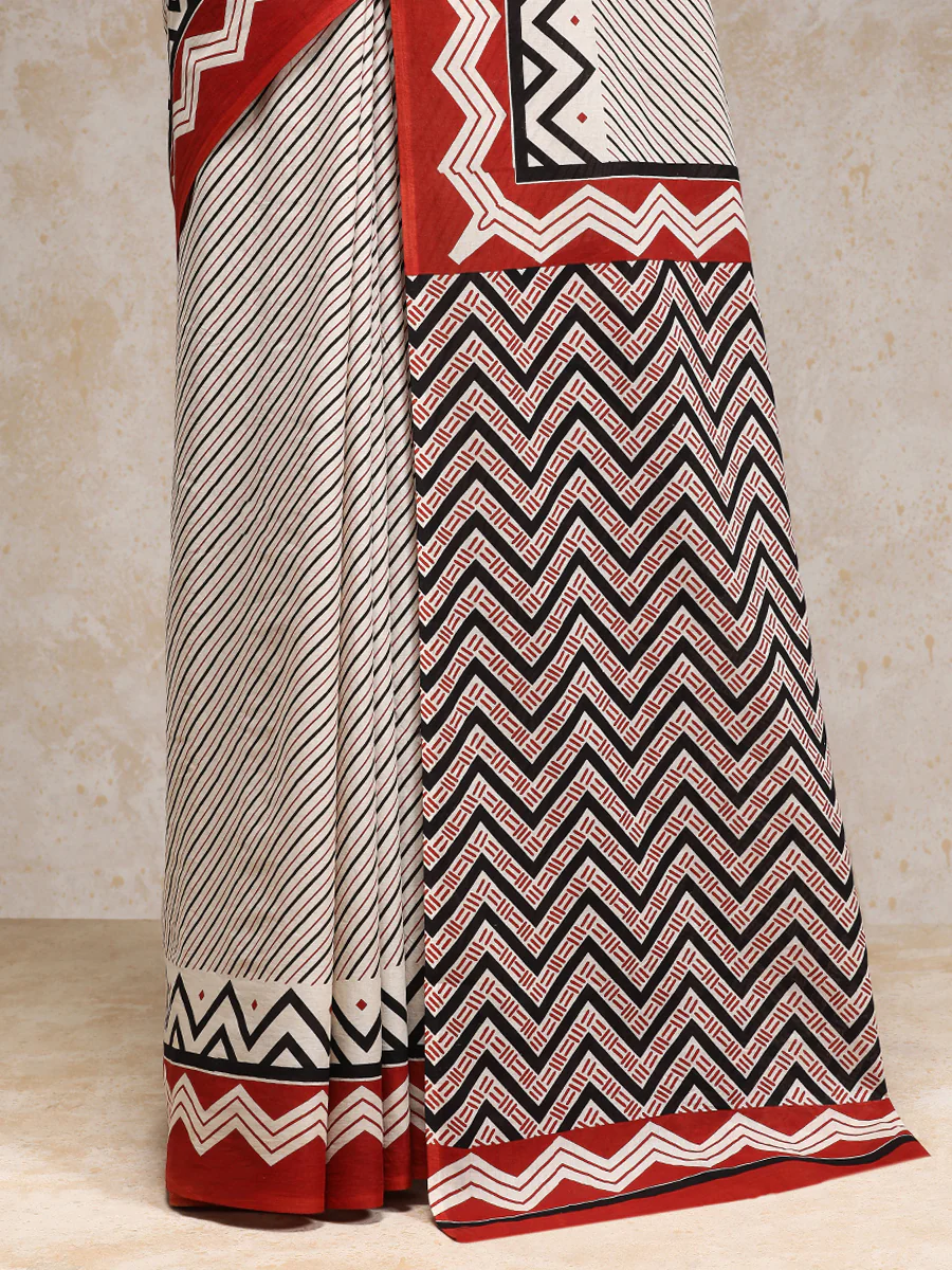 Red & Black Handblock Printed Diagonal Striped Mulmul Saree - Image 4