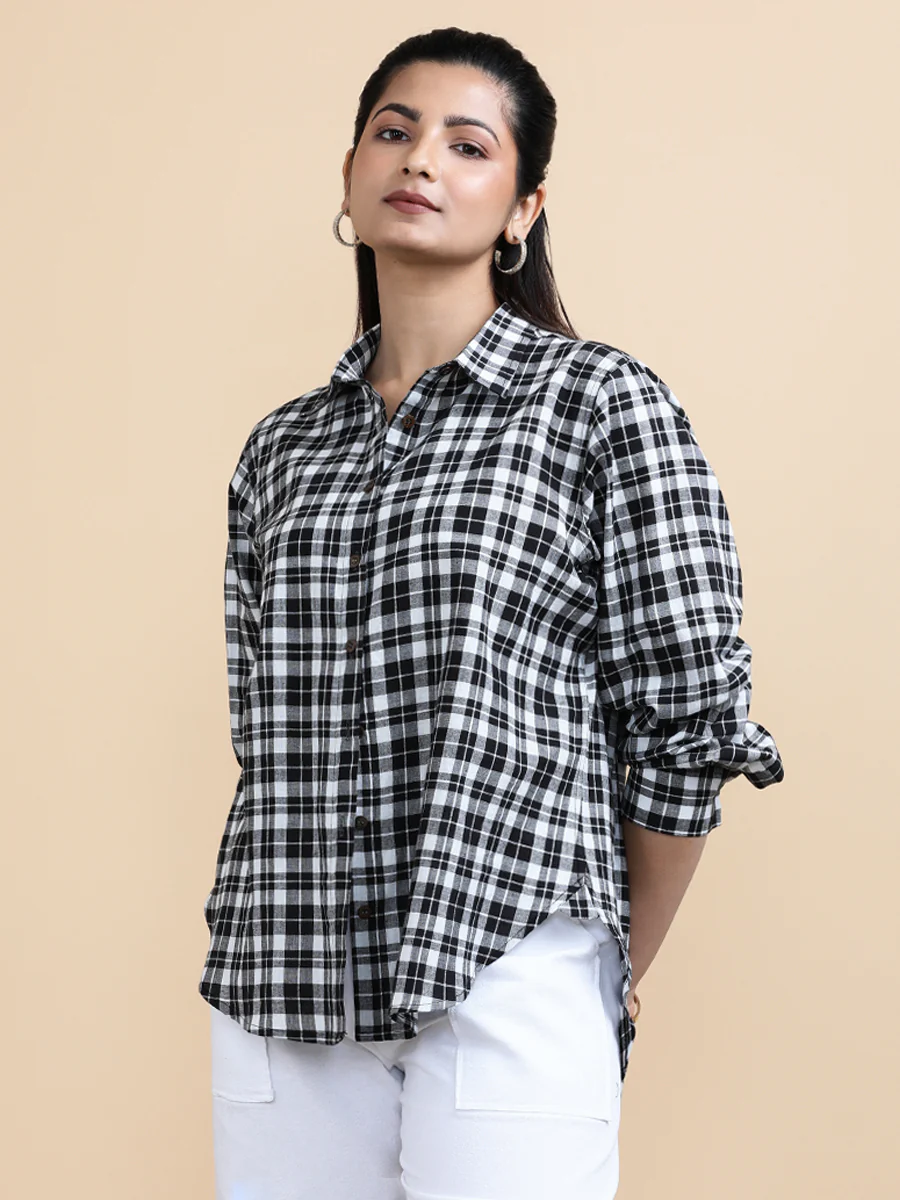 Marlene x Soma | Relaxed Women's Shirt in Black & White Classic Checks Handloom Khadi Cotton - Image 3